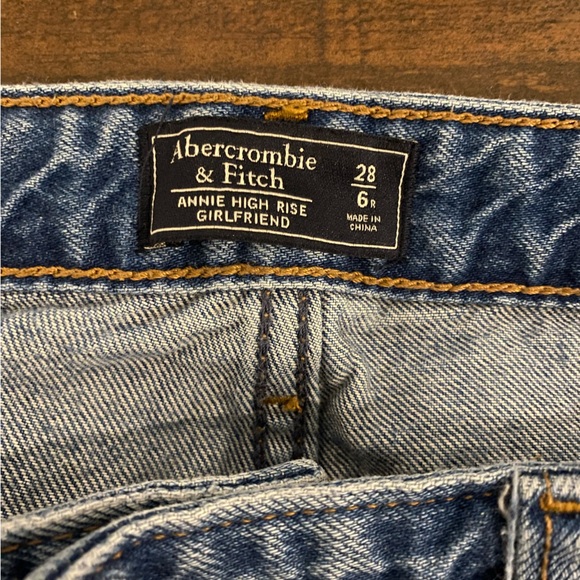 Abercrombie & Fitch High Rise Girlfriend Jeans size 28 - Picture 3 of 5